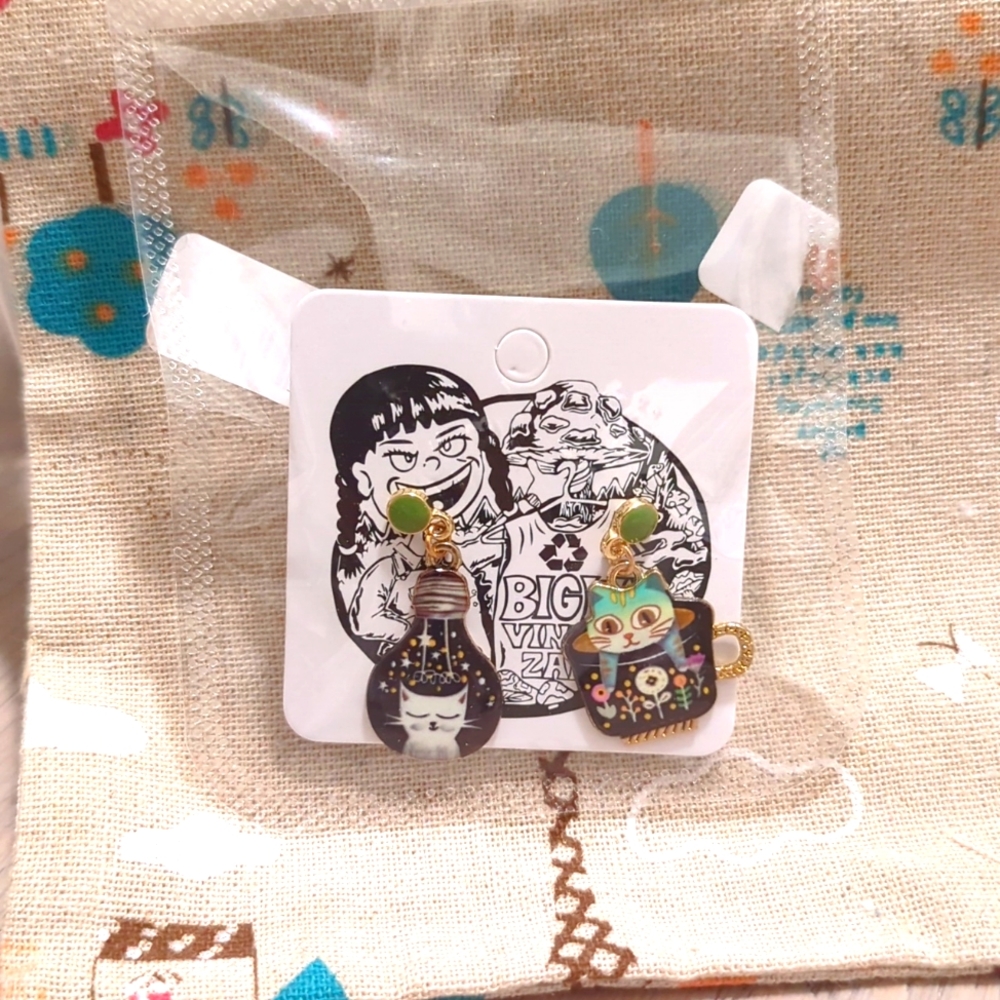 Kitty Cat Earrings - Mug and lightbulb